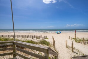 On the beach, sun loungers - RENOVATED FOR SUMMER 2026.
Oceanfront complex with pool. NOW WITH EV CHARGE. (Surf City)