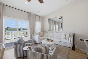 Smart TV - RENOVATED FOR SUMMER 2026.
Oceanfront complex with pool. NOW WITH EV CHARGE. (Surf City)