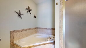 Shower, jetted tub, hair dryer, towels - RENOVATED FOR SUMMER 2026.
Oceanfront complex with pool. NOW WITH EV CHARGE. (Surf City)