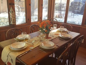 Dining - PETFRIENDLY 5 BEDROOM/5 BATH RETREAT IN THE HEART OF ARROWHEAD /LAKE RIGHTS (Lake Arrowhead)