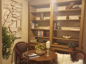 Interior - PETFRIENDLY 5 BEDROOM/5 BATH RETREAT IN THE HEART OF ARROWHEAD /LAKE RIGHTS (Lake Arrowhead)