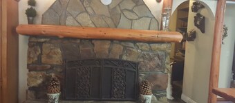 PETFRIENDLY 5 BEDROOM/5 BATH RETREAT IN THE HEART OF ARROWHEAD /LAKE RIGHTS