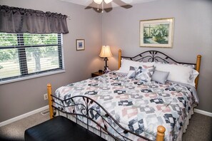 2 bedrooms, iron/ironing board, Internet, bed sheets - 🌄Resort Vacations at Fairfield Glade TN 2 bedroom Condo with Gorgeous Lake Front (Fairfield Glade)