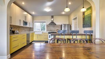 Frigorífic, microones, forn i placa de cuina