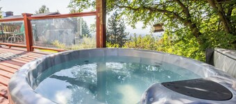 Gala House med udsigt over søer og Vernon i det nordlige Okanagan