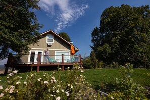 Exterior - Gala House with views overlooking lakes and Vernon in North Okanagan (Vernon)