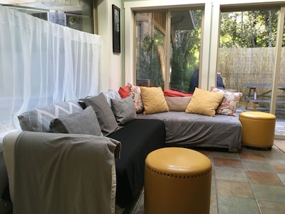 Chesterman Beach Fine Art Vacation House - Walking distance to North Chesterman