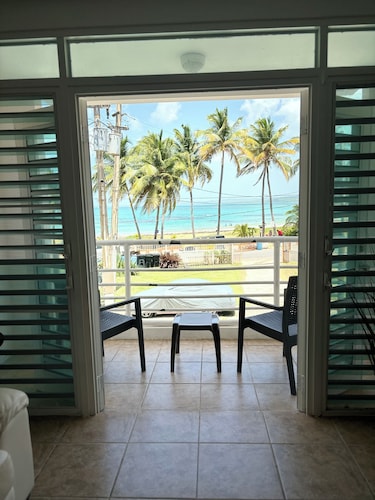 AMAZNG BEACHFRNT APT IN LUQUILLO.BEST SUNRISE IN THE WORLD.DONT DREAM IT LIVE IT