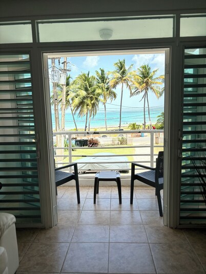 AMAZNG BEACHFRNT APT IN LUQUILLO.BEST SUNRISE IN THE WORLD.DONT DREAM IT LIVE IT