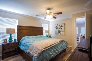 4 chambres, fer et planche à repasser, lit parapluie, Wi-Fi