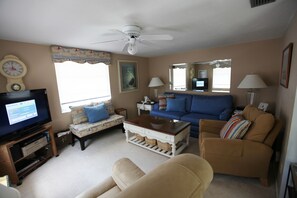 Smart TV, DVD player, books - Private home, North End LBK. 2 Bedrooms 1 Bath On 2nd Floor only steps to beach (Longboat Key)