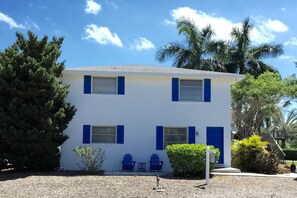 Exterior - Private home, North End LBK. 2 Bedrooms 1 Bath On 2nd Floor only steps to beach (Longboat Key)