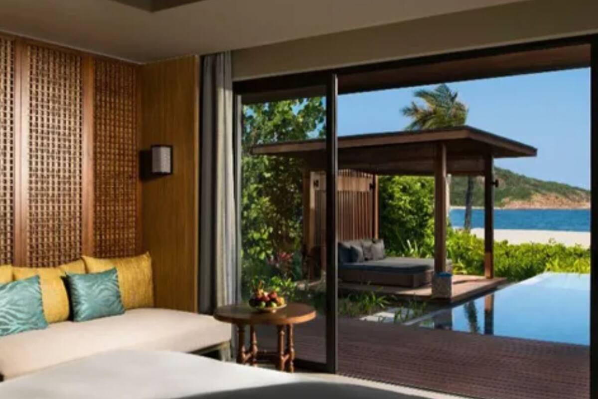 Minibar, két bảo mật tại phòng, bàn 