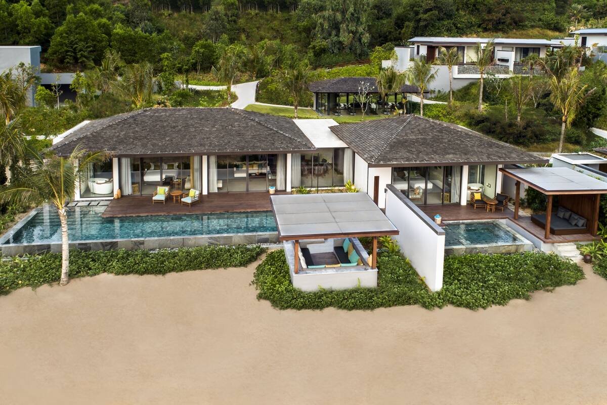 Anantara Beachfront Pool Villa | Minibar, két bảo mật tại phòng, bàn 