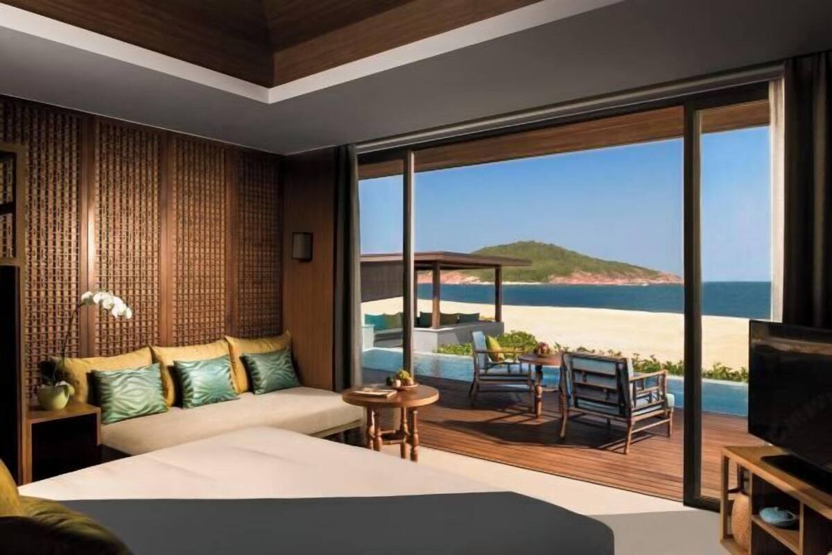 Minibar, két bảo mật tại phòng, bàn 
