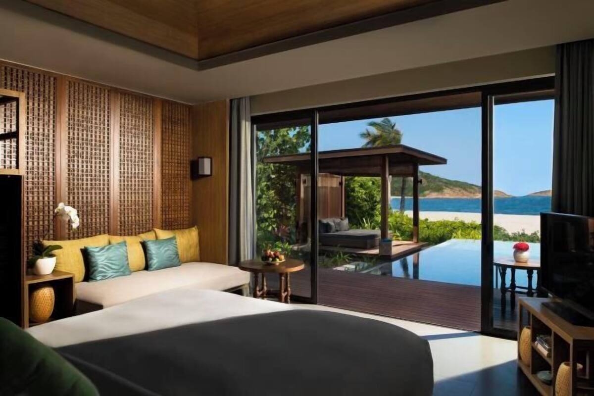 Minibar, két bảo mật tại phòng, bàn 