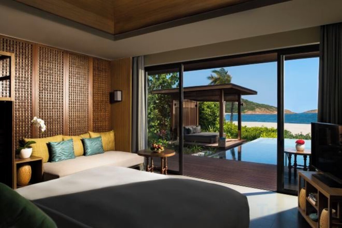 Beachfront Pool Villa