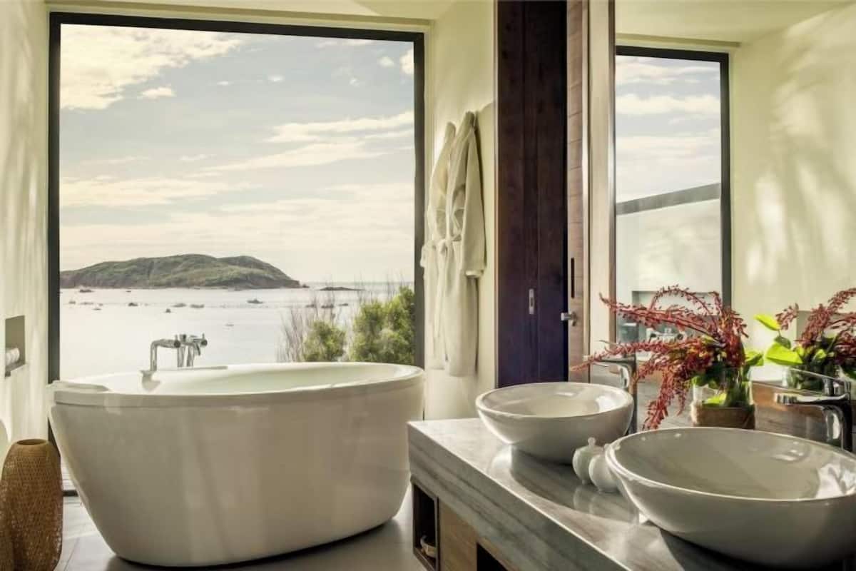 Separate bathtub and shower, rainfall showerhead, free toiletries
