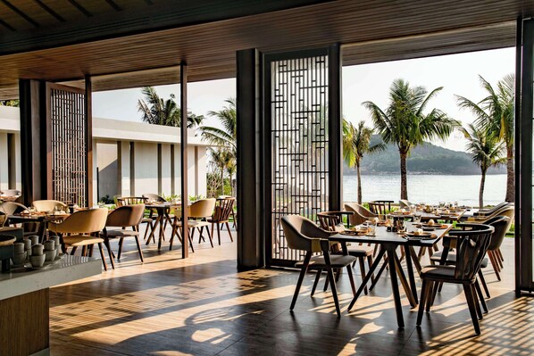 Breakfast, lunch, dinner served; local and international cuisine 
