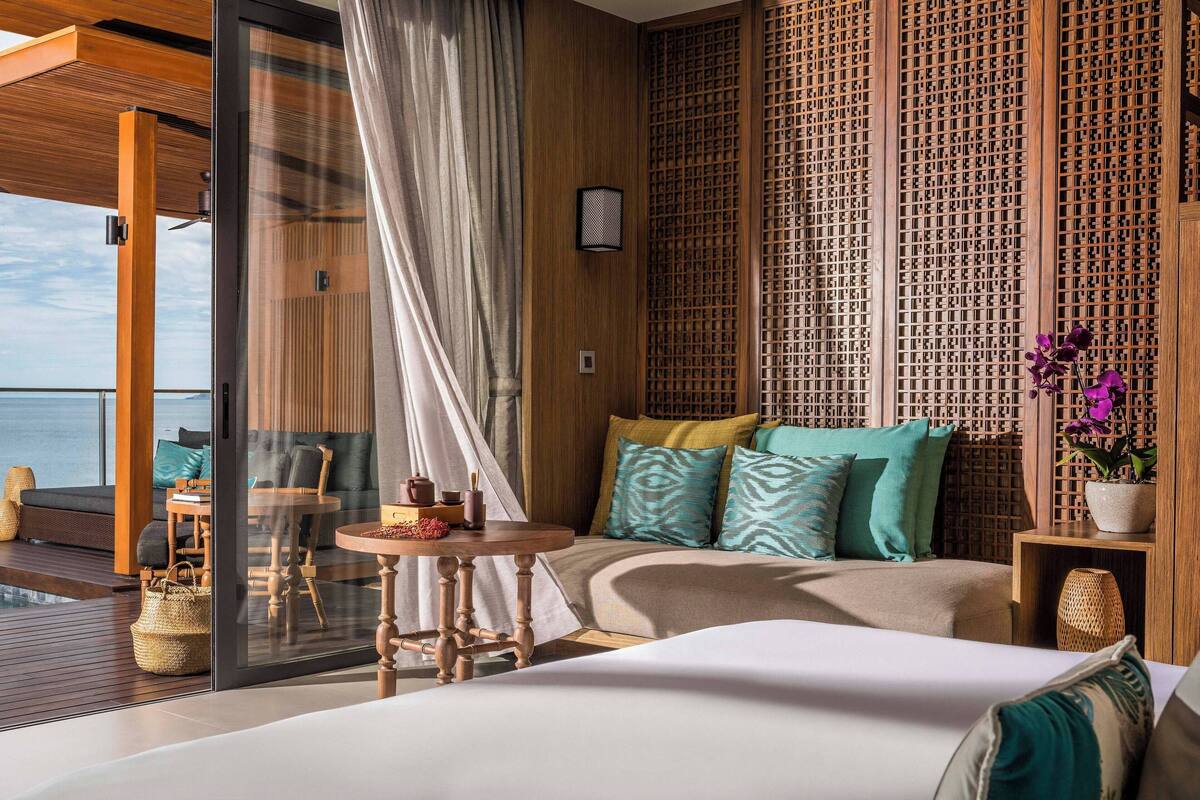 Minibar, két bảo mật tại phòng, bàn 
