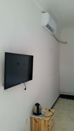Desk, blackout curtains, free WiFi