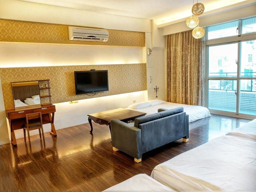 Habitación familiar (Orange) | Escritorio, cortinas opacas, wifi gratis y ropa de cama