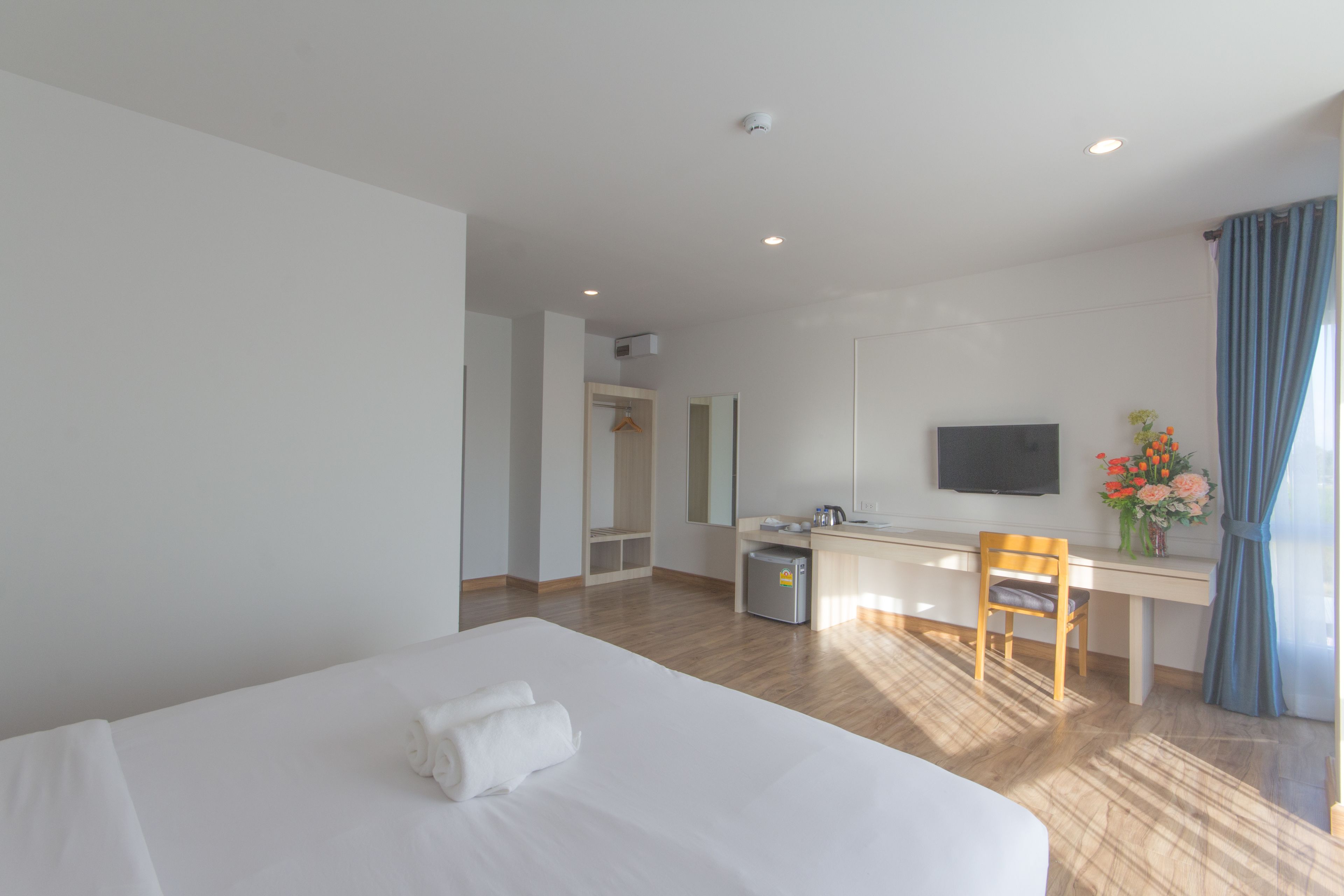 deluxe room, 1 king bed | view from room