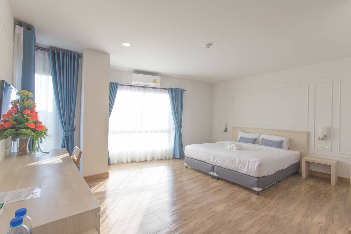Desk, blackout curtains, free WiFi, bed sheets