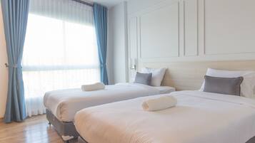 Desk, blackout curtains, free WiFi, bed sheets