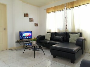 Appartement Ville, 2 chambres | Coin séjour | Télévision à écran plat