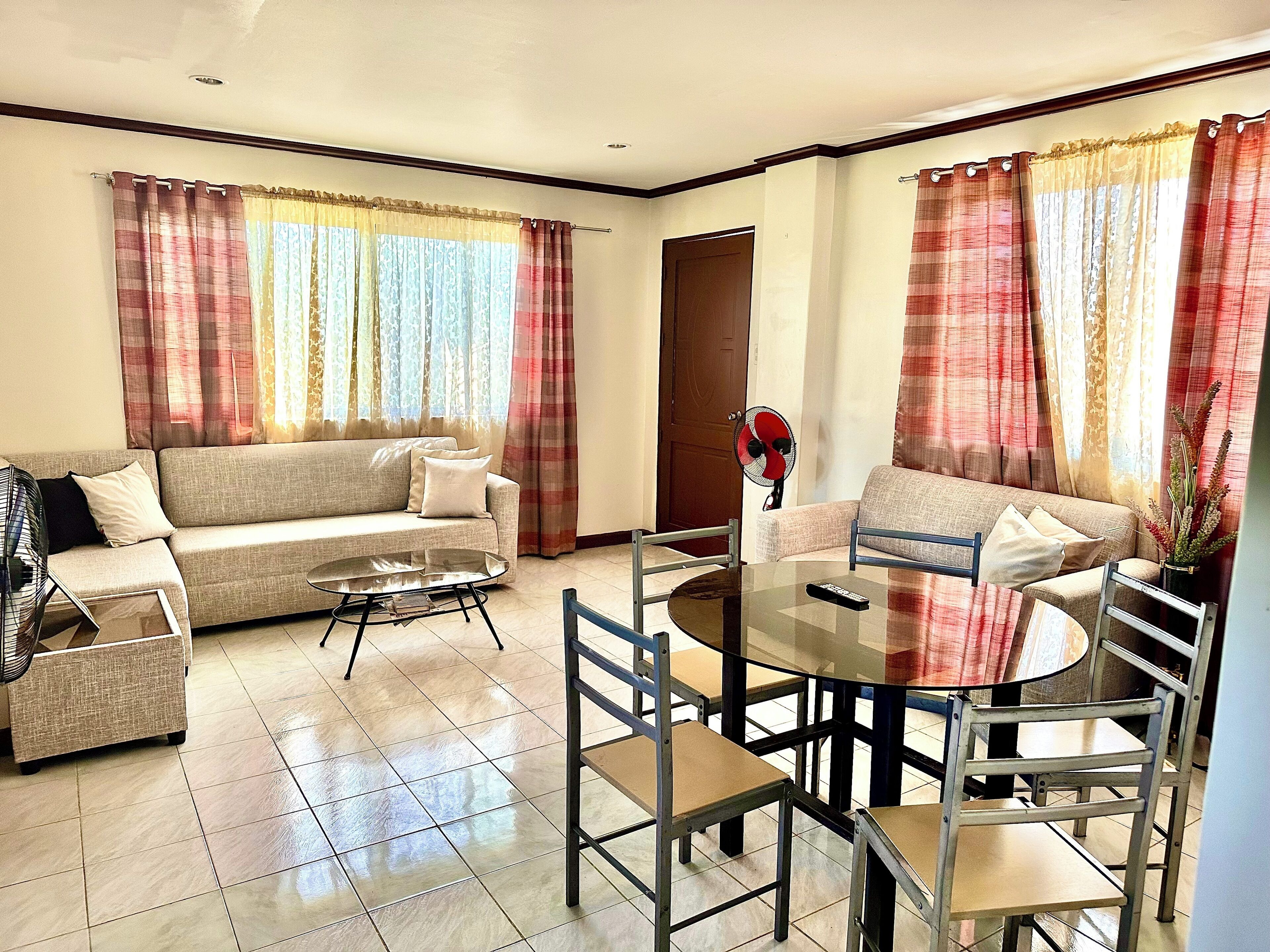 Leilighet – city, 2 soverom | Oppholdsområde | Flatskjerm-TV