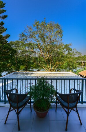 Porch - La Paix Hue (Hue)