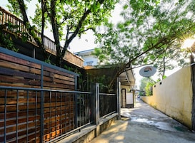 Pintu masuk hartanah