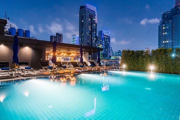 Outdoor pool - The Key Premier Hotel Sukhumvit (Bangkok)