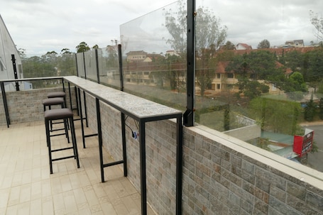 Terraza o patio. Dalat Sky Hostel