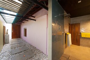 Standard Double or Twin Room, Garden View | Premium bedding, minibar, in-room safe, desk - Dickman Resort (Negombo)