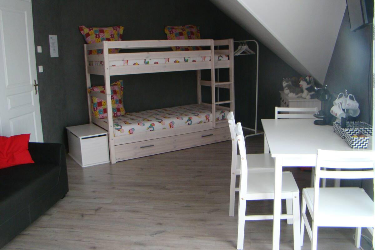 Suite familiare | Con stile personalizzato, con arredamento individuale, una scrivania