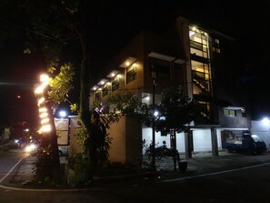Front of property - evening/night - Front One Inn Malang (Malang)