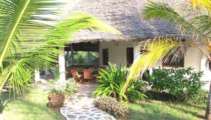 Outdoor dining - Watamu Villa With Service Personnel (Watamu)
