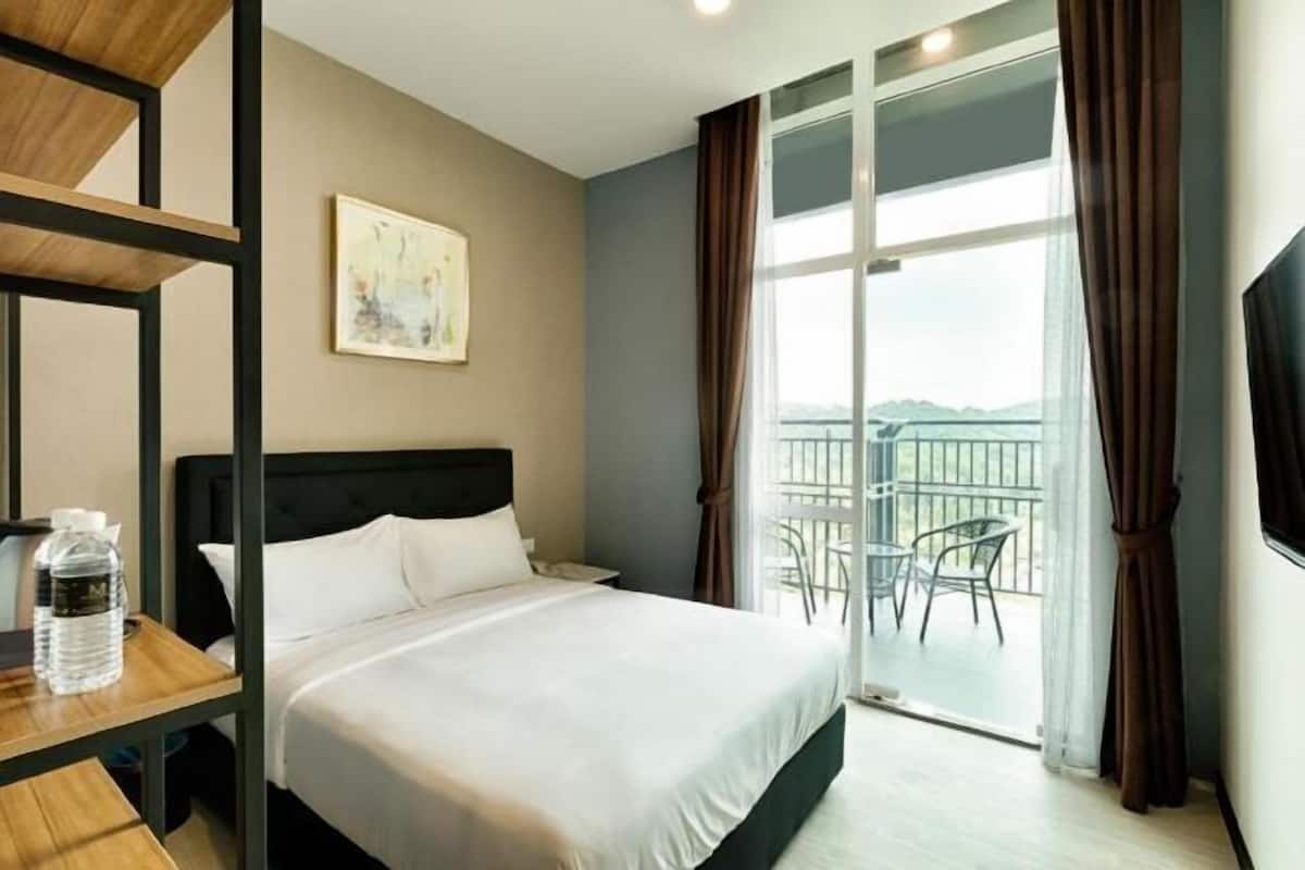 In-room safe, desk, free WiFi, bed sheets