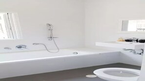 Apartamento clásico, varias camas, no fumadores | Baño | Toallas