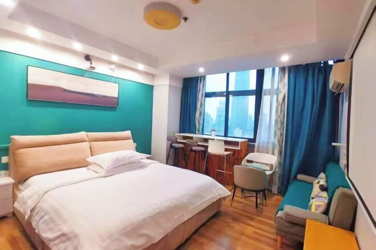 Desk, blackout drapes, free WiFi, bed sheets