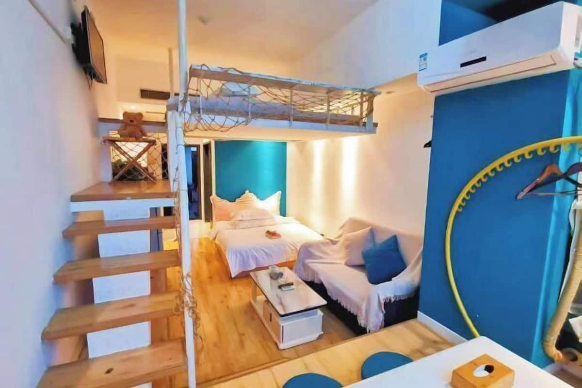 Desk, blackout drapes, free WiFi, bed sheets