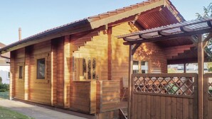 A wooden cabin with a sloped roof, a porch, and a fenced entrance. - 1 bedroom gorgeous home in Schlitz-Rimbach (Schlitz-Rimbach)