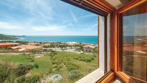 A coastal town with a view of the sea through a window. - Nice apartment in Porto Alabe with WiFi (Porto Alabe)