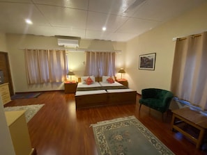 4 bedrooms, free WiFi, bed sheets - Springfield (Gilgit)