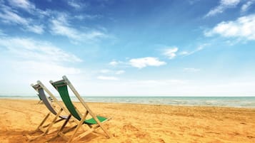 Una spiaggia nelle vicinanze