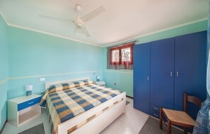 2 bedrooms, travel crib, free WiFi