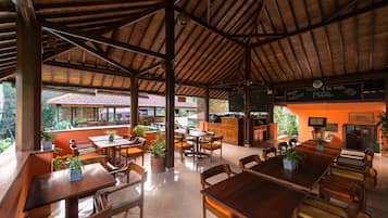 Breakfast, lunch, dinner served; garden views