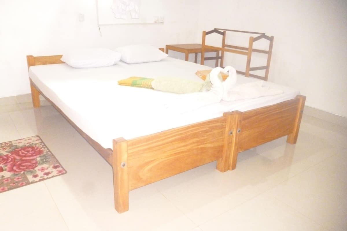 Luxury Twin Room, with Fan | Pillowtop beds, iron/ironing board, free WiFi
